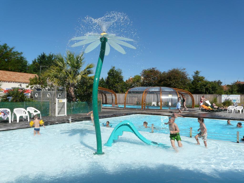 Camping Le Village De La Mer Les Moutiers Exteriör bild